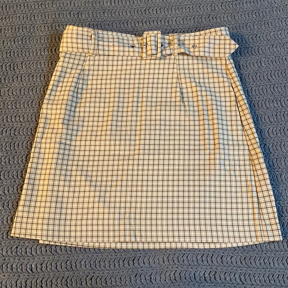 Plaid fall mini skirt with some stretch, high waisted!